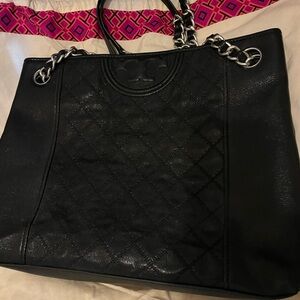 TORI BURCH MARION COLLECTION BLACK TOTE BAG WITH PROTECTIVE DUST BAG. USED 2x